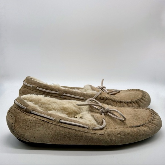Ugg Dakota Suede Tan Moccasin Loafers - Picture 4 of 9
